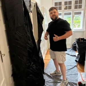 Swift Umzug Berlin team member safely wrapping furniture with protective film for a move in Berlin